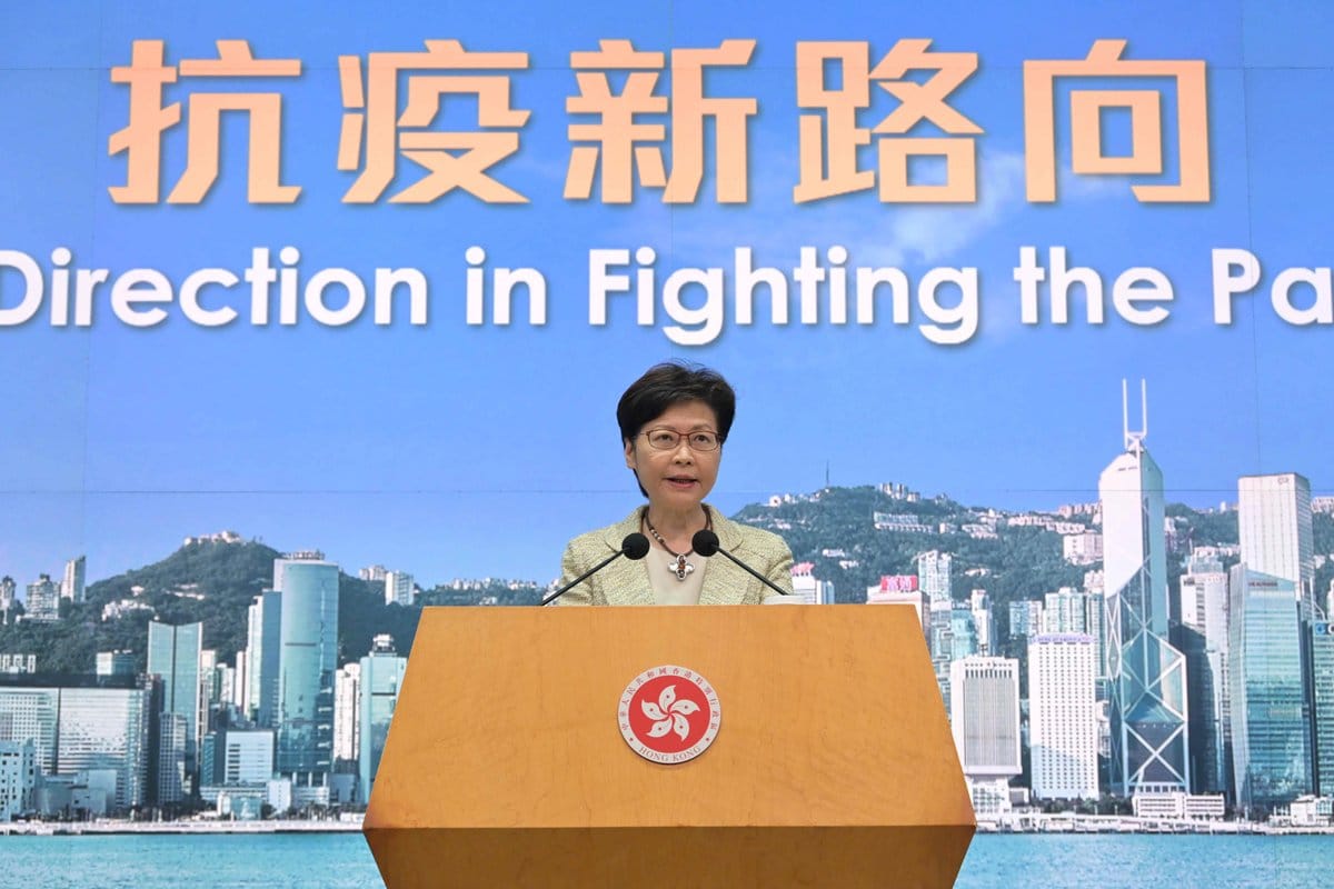 香港疫情單日確診人數屢創新高，香港特別行政區行政長官林鄭月娥今（15）日出席行政會議表示，特區政府無計劃「封城」，會堅持「動態清零」，並強調，「向病毒投降並非選項」。 圖：翻攝香港政府新聞網
