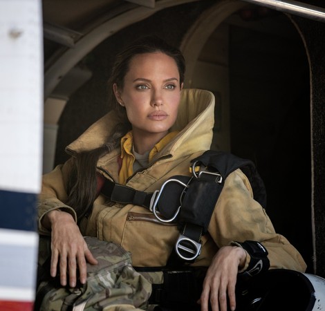《那些要我死的人》由安潔莉娜裘莉（Angelina Jolie）領銜主演。 圖：華納兄弟提供