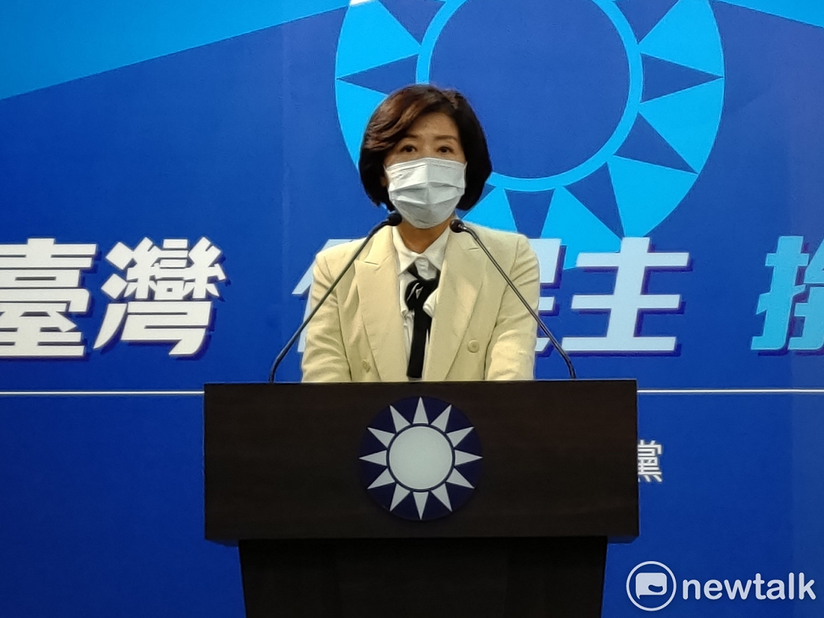 國民黨文傳會主委王育敏轉述中常會決議。 圖：黃建豪/攝