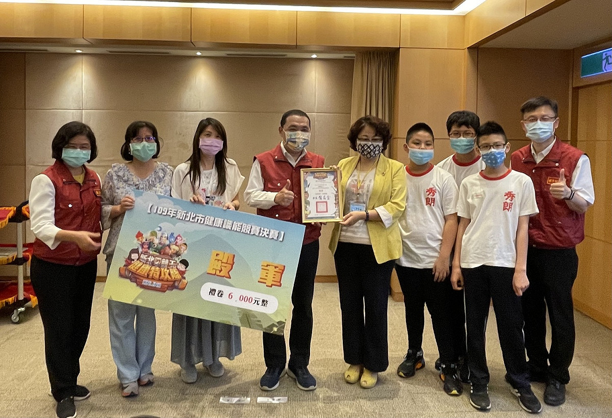 殿軍_永和區秀朗國小-鳳梨鳥巢。 圖：新北市衛生局提供