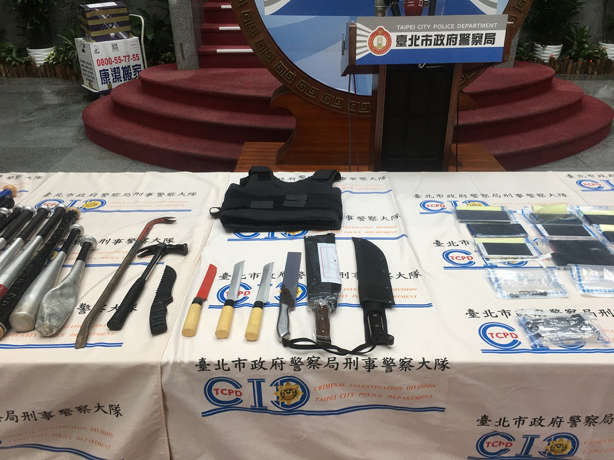 台北市警局今天公布警方攻堅掃蕩竹聯幫、天道盟不法份子等掃黑成果，宣示全力掃黑決心。 圖：台北市警察局提供