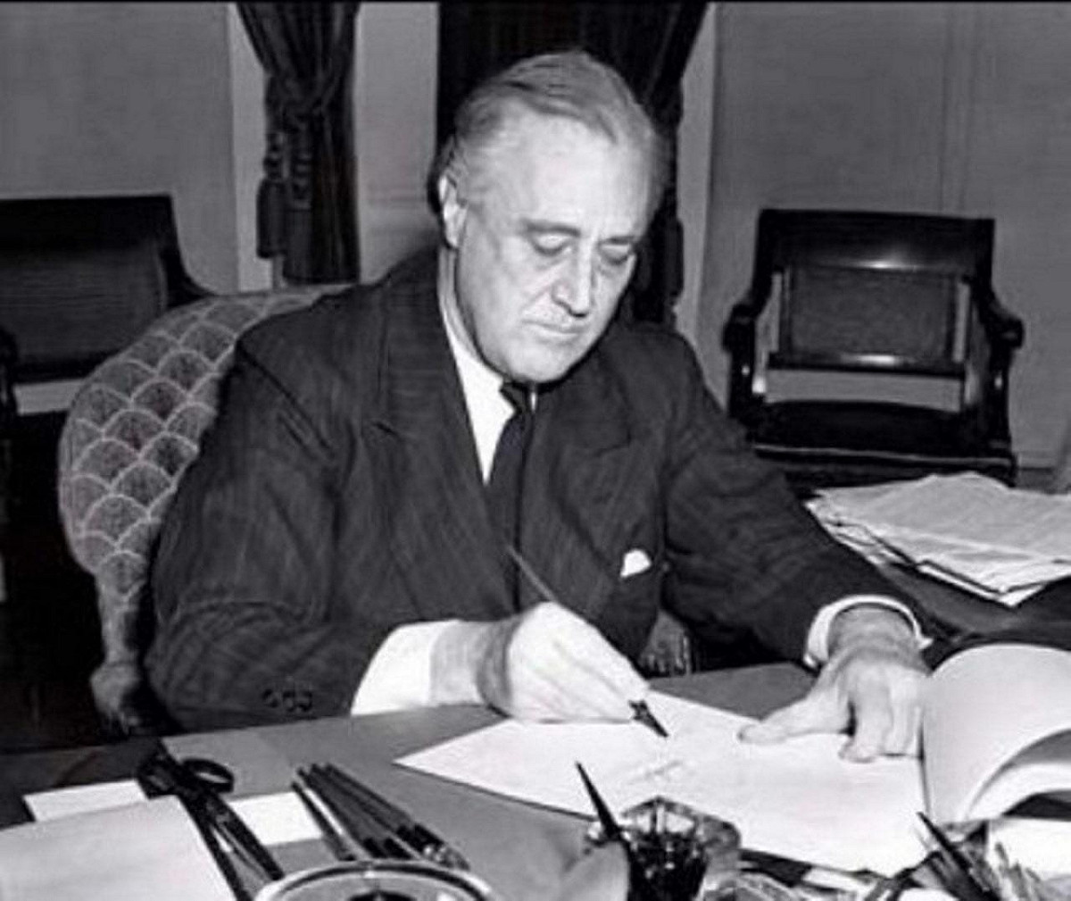 今（2021）年為時任美國總統小羅斯福（Franklin Delano Roosevelt）簽署《租借法案》的80週年。該法授權美國擺脫傳統「孤立主義」的束縛、開始介入國際事務。 圖：取自陳以信臉書