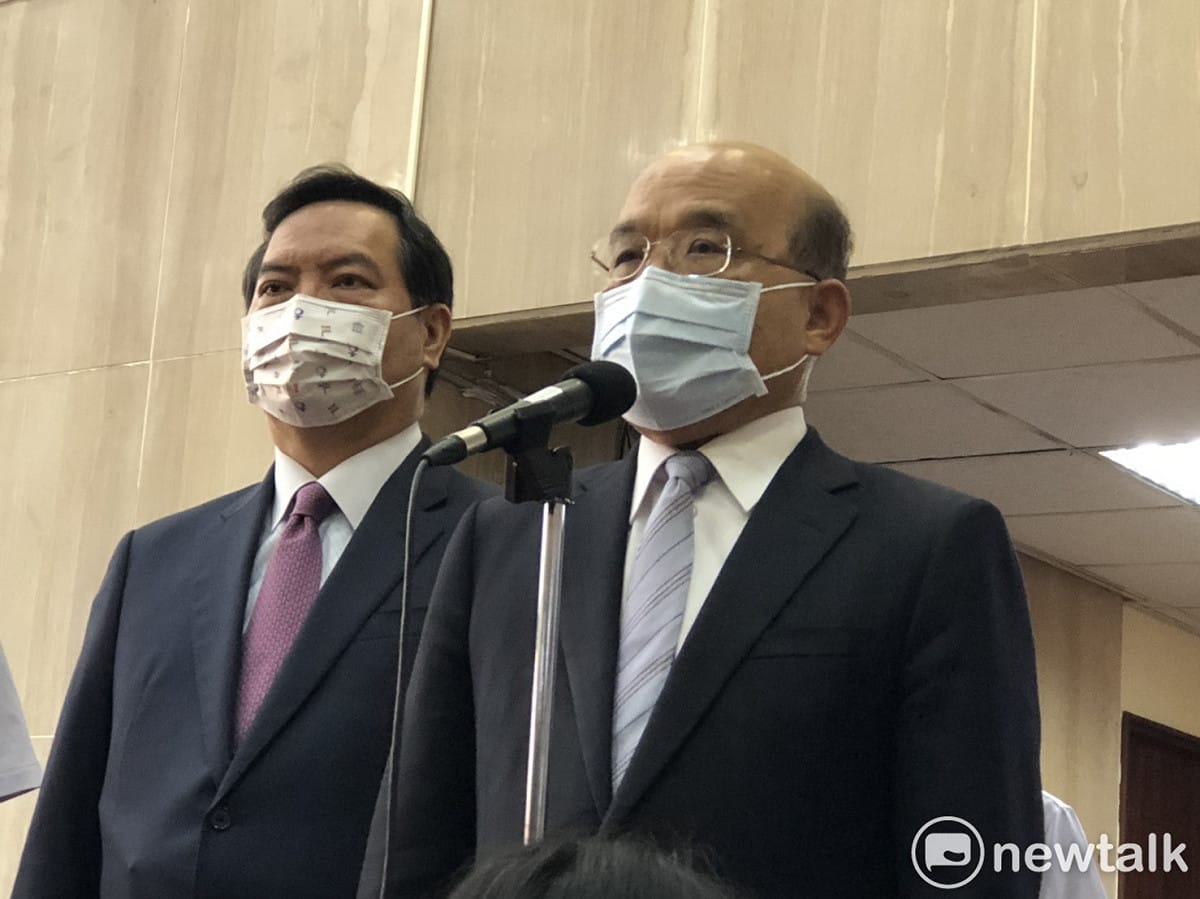 蘇貞昌今（7）天和蔡英文總統一起參訪臺灣國家婦女館，參訪前先接受媒體堵訪。 圖：謝莉慧/攝（資料照片）
