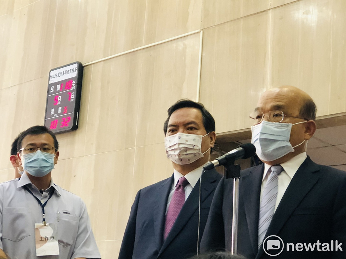 軍公教渴望明年調薪，行政院長蘇貞昌今（7）天鬆口表示，對全國軍公教努力奉公、在各方面做好，也應該給予肯定。 圖：謝莉慧/攝