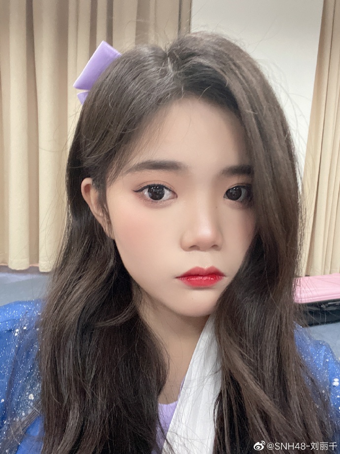 中國女團SNH48的成員劉麗千昨天突然在直播中吐血，嚇壞大票粉絲。 圖：翻攝自劉麗千微博