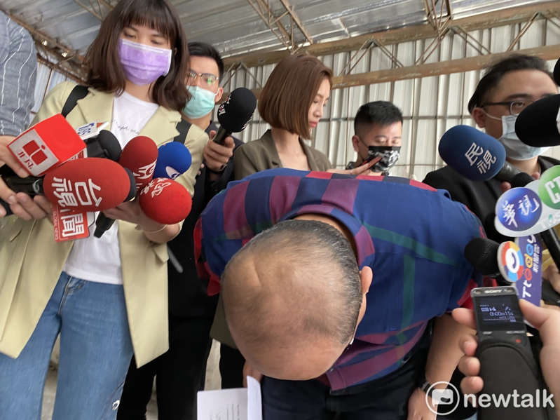 民進黨台北市黨部評委召集人趙映光為兒子趙介佑涉毒，重創民進黨形象、浪費社會資源，鞠躬致歉。 圖：周煊惠 / 攝（資料照片）