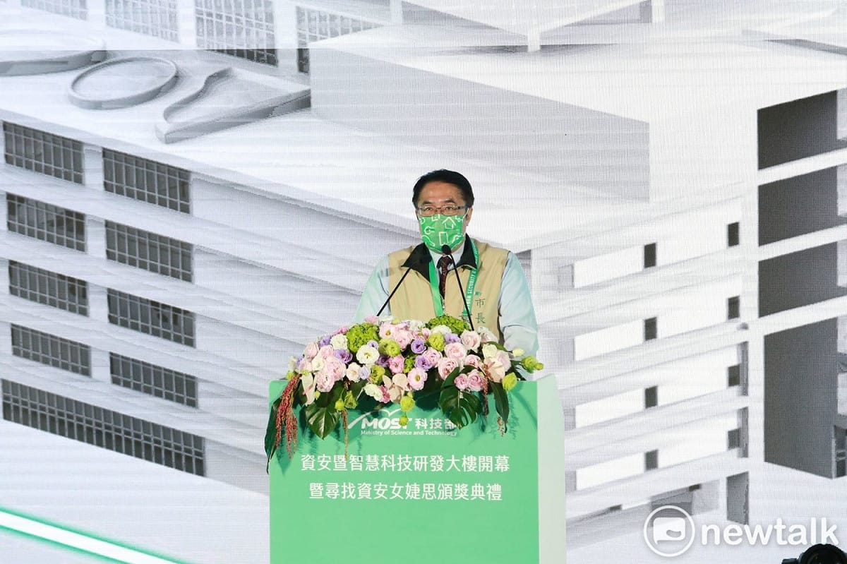台南市政府今日表示，行政院會3月25日拍板成立數位發展部，台南市長黃偉哲呼應台灣數位科技與政策發展協進會理事長高志明建議將數位發展部落地台南。 圖：台南市政府提供
