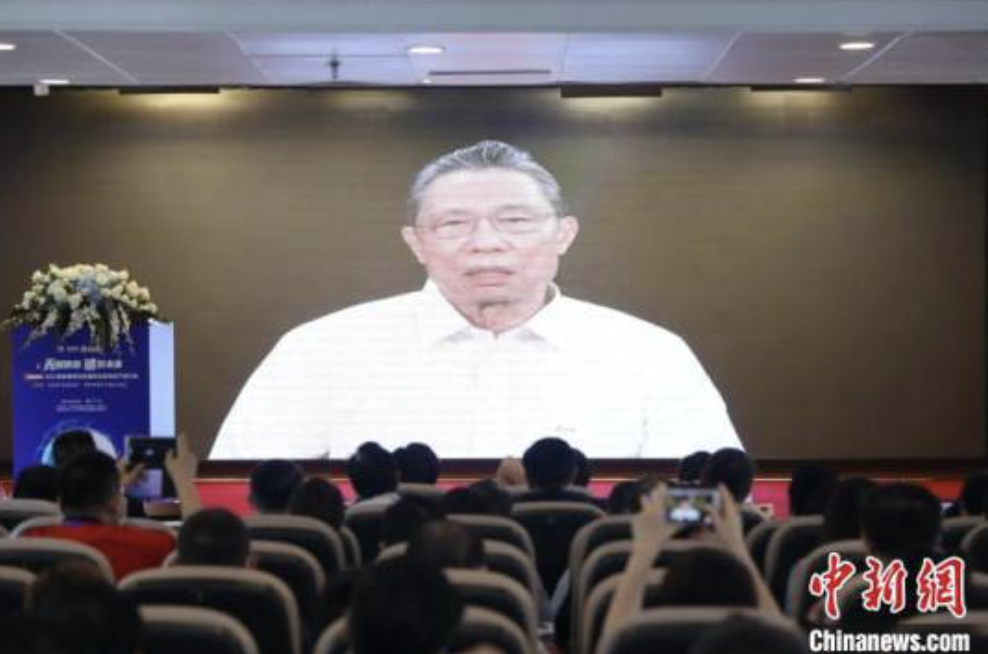 中新社昨（8）日報導，中國工程院士鍾南山線上參與「2021醫院管理與腫瘤防治系列線下討論會」。 圖：翻攝自中新網