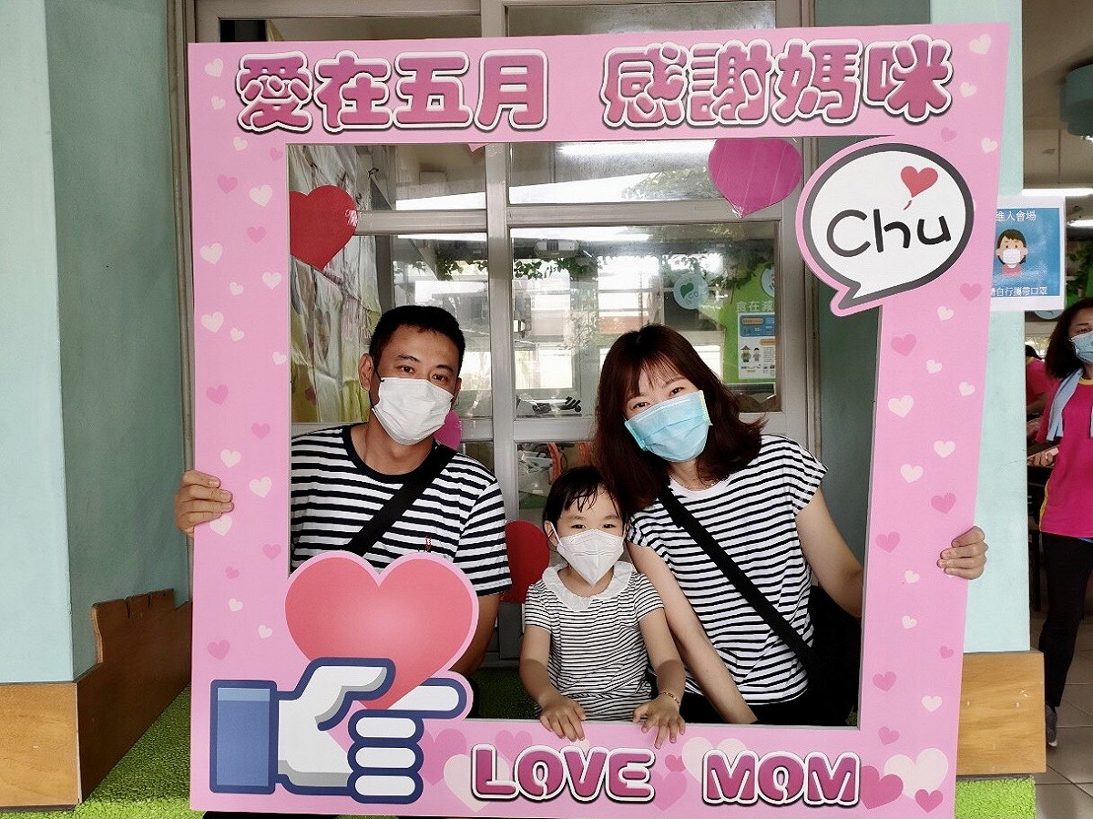 萬里國小校慶結合母親節各項活動，增進親子情感凝聚。 圖：萬里國小提供