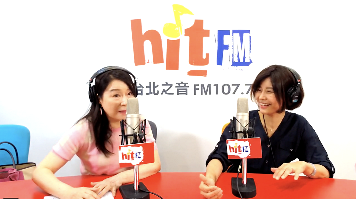陳德愉今（10）日接受訪談時表示，「若說搞政治的人沒有黑道朋友，我不相信。」她強調，最重要的是「有沒有勇氣去拒絕不對的事」。 圖：翻攝自Hit Fm聯播網-周玉蔻嗆新聞臉書專頁