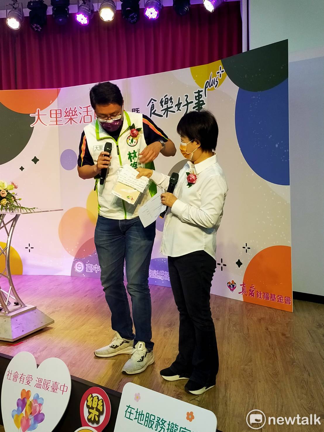 民進黨市議員林德宇受邀一同玩有獎徵答。 圖：唐復年攝