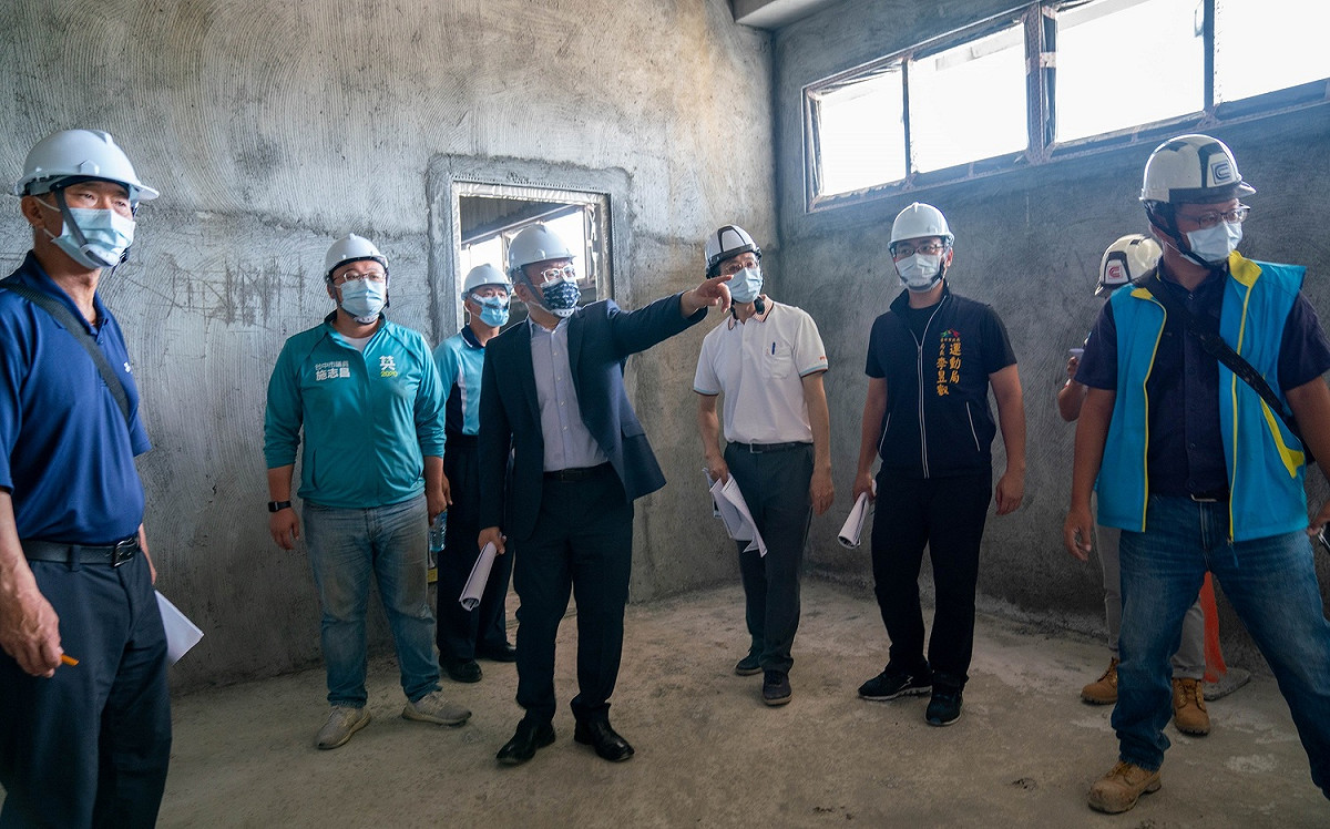 蔡其昌邀相關單位到國際壘球運動園區會勘。 圖：蔡其昌辦公室提供