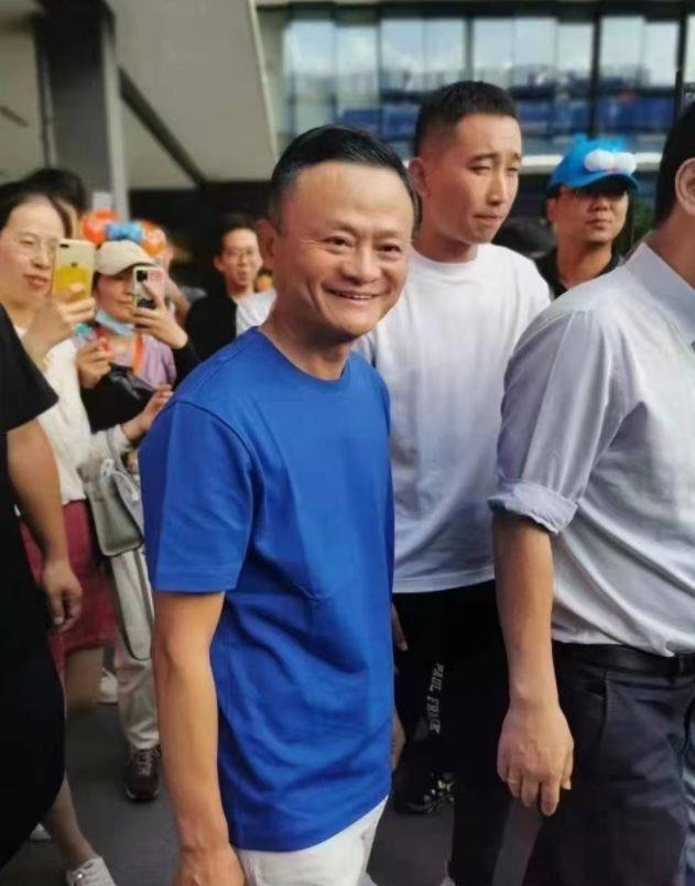 馬雲久違地公開露面，中國網友看到照片，紛紛驚呼「馬雲老好多」。 圖：翻攝微博