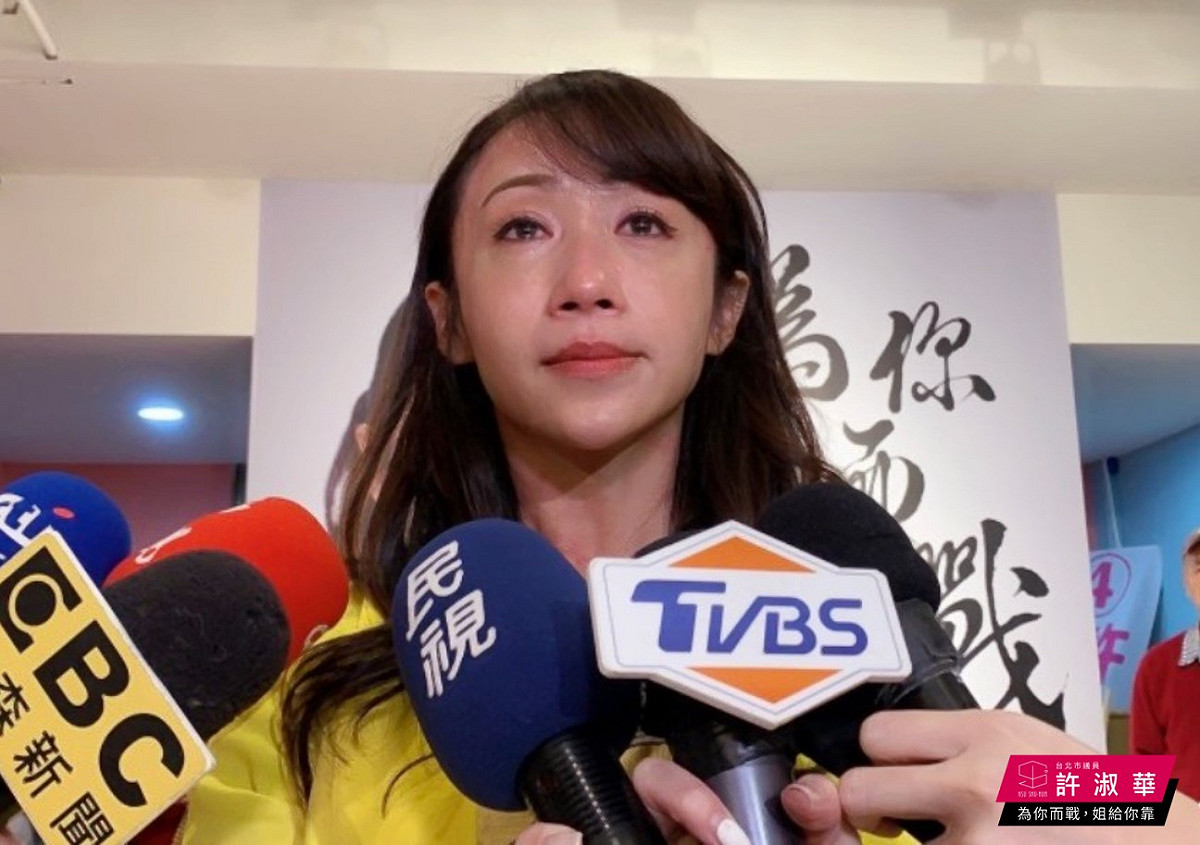 民進黨台北市議員許淑華稱自己不夠努力，才會讓費鴻泰當選立委，如　今她的眼淚化為滿滿的氣憤，要讓中國派好看。 圖：翻攝自許淑華臉書