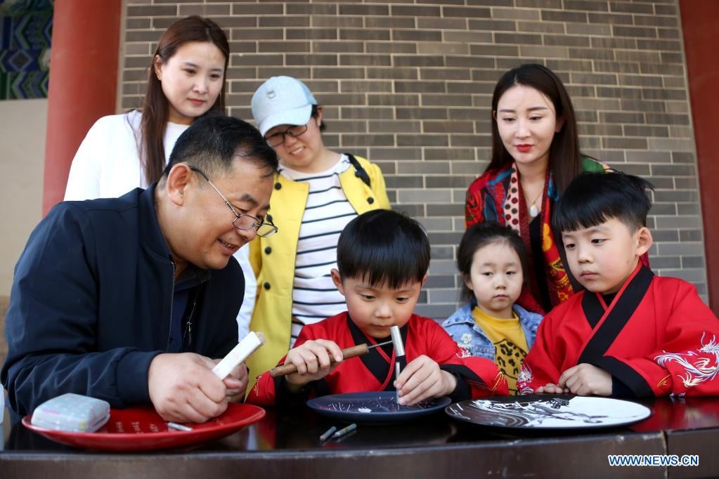 中國官方發布第7次全國人口普查結果，專家從數據中發現「人口青黃不接狀況進一步惡化」。 圖：翻攝人民日報臉書
