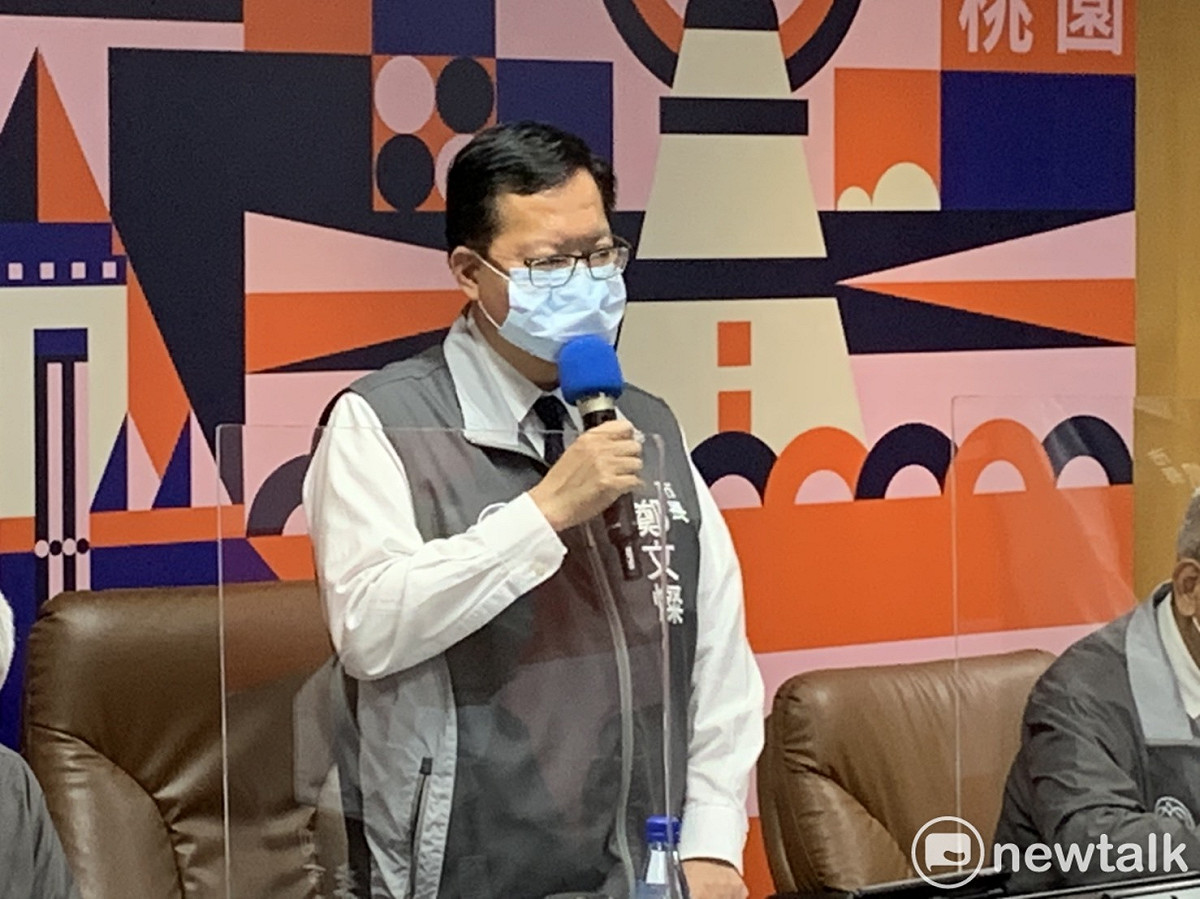 鄭文燦宣布桃市各校畢業典禮改採線上舉辦，戶外教學活動在6/8前暫停辦理。 圖：林昀真/攝