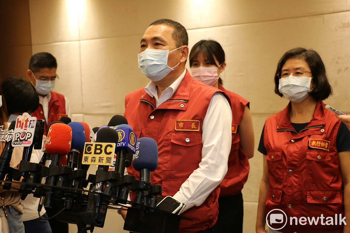 侯友宜表示，新北已做好第三級防疫警戒準備，一旦社區感染失控，該封城、該超前部署，該做就要做。 圖：林昀真/攝