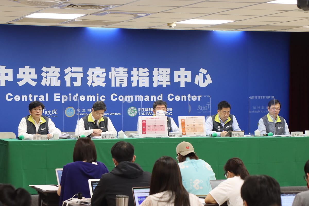 中央流行疫情指揮中心今公布基隆一50多歲女性確診，指揮官陳時中說明該女曾至南部進香。 圖：中央流行疫情指揮中心/提供（資料照）