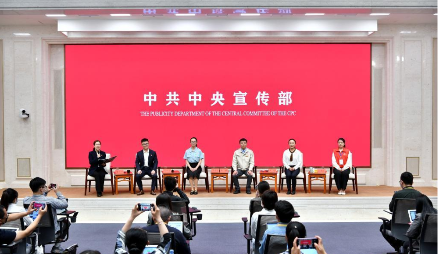 國際記者聯合會今天發布報告，指中國在疫情全球大流行期間運用敘事手法提高自身形象及重塑全球媒體格局，甚至有媒體一天轉發50篇中國新聞，有人形容這是訊息流行病。 圖：翻攝新華社