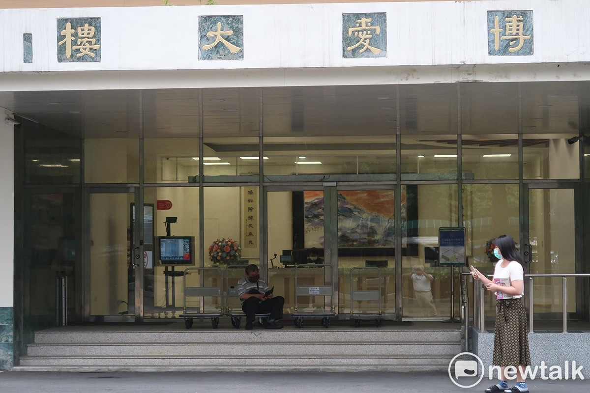總統府旁的博愛大樓還是維持供電。 圖：林朝億/攝
