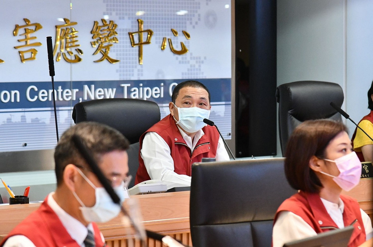 侯友宜表示，面對感染源及接觸的人不明的同時，樂見中央廣設普篩站，把漏網之魚找出來。 圖：新北市政府／提供