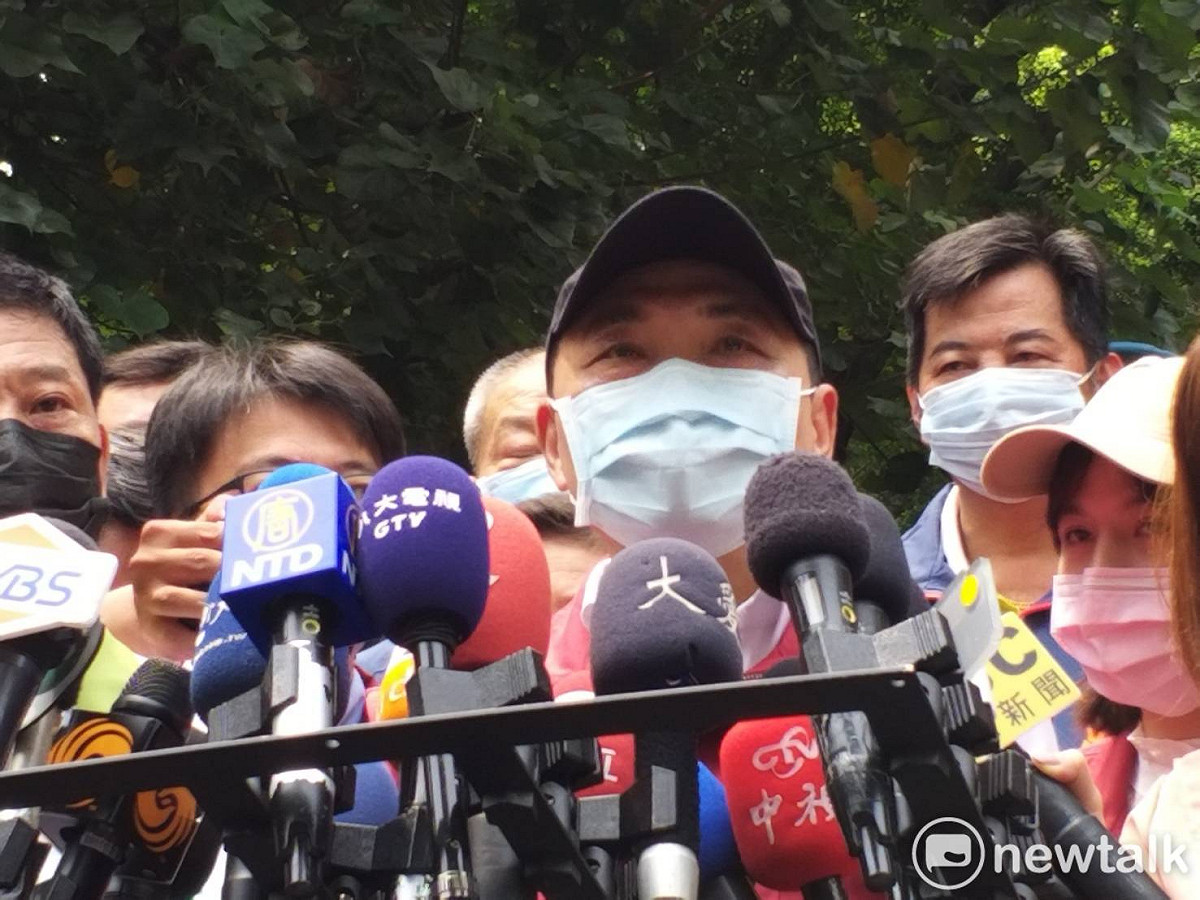 有關板橋某國中傳出有學生確診傳言，侯友宜未否認，僅表示以中央疫情指揮中心公布為主，市府完全掌握個案狀況，已於昨日完成清消作業。 圖：林昀真／攝