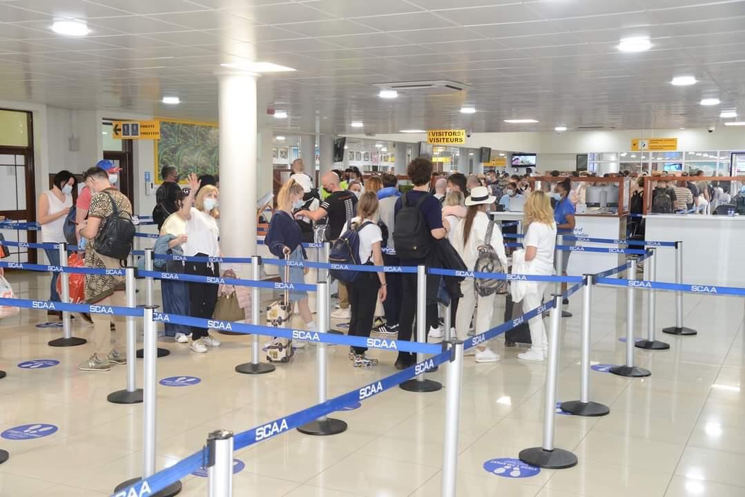 外交暨旅遊部仍認為國內疫情可控，由於國內經濟仰賴外籍旅客的觀光，外籍遊客不論有無接種，入境都不需隔離。 圖：取自塞席爾旅外交暨旅遊部臉書