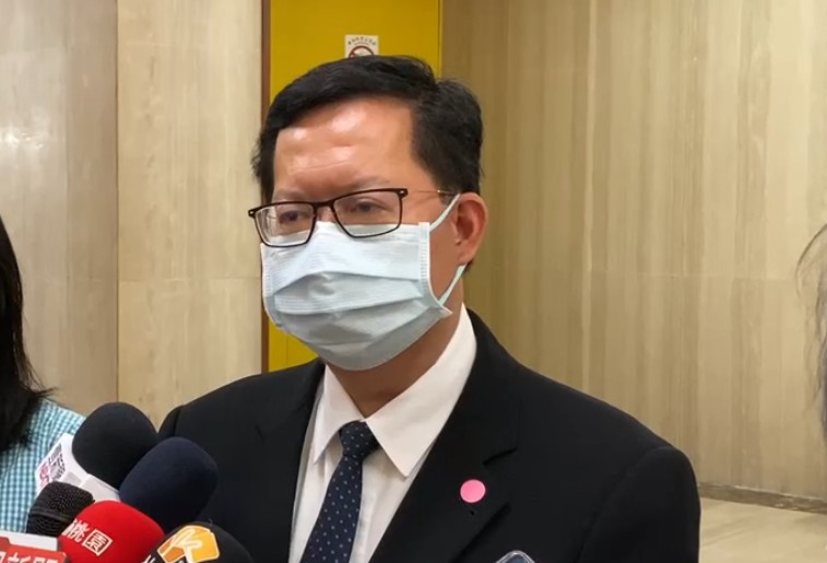 鄭文燦表示，昨日傳出學童確診的某國小匡列70名師生，一採結果出爐皆為陰性，之後會再進行第二次採檢。 圖：林昀真/攝