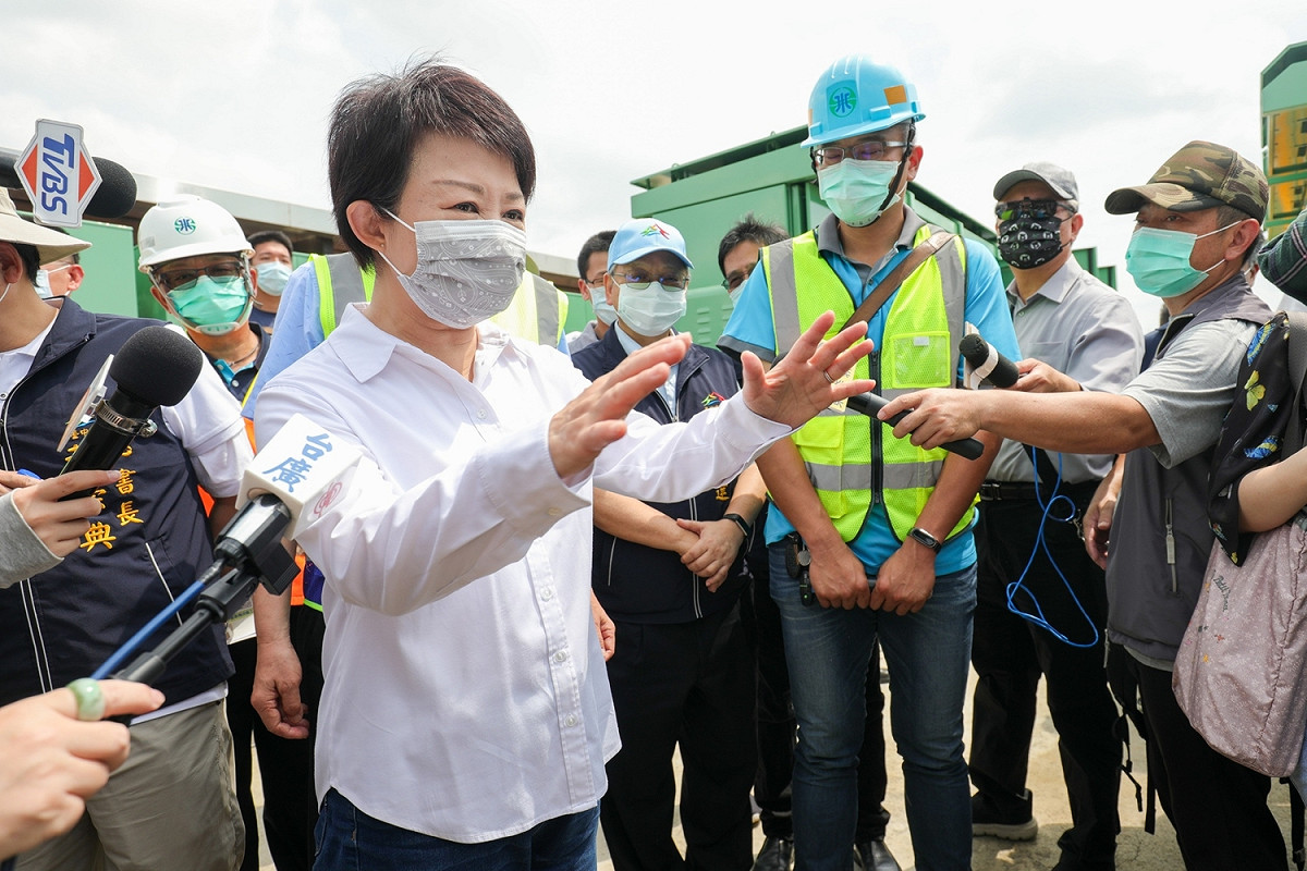 盧秀燕到中央公園視察抗旱工程狀況。 圖：台中市政府/提供