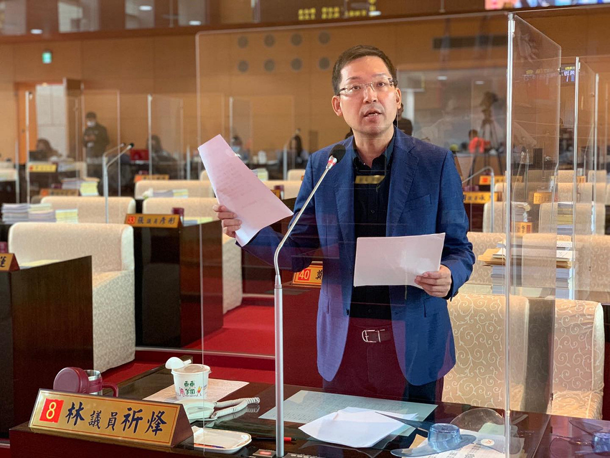 民進黨籍台中市議員林祈烽驚爆一名出生才28天的男嬰遭護理師重摔造成腦出血。(資料照片) 圖：翻攝正直敢言-林祈烽臉書