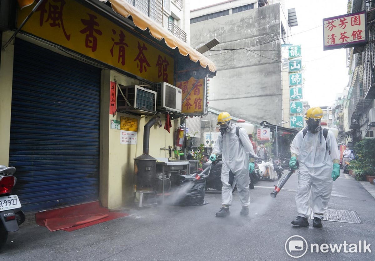 北市萬華區茶藝館及周邊相關今日再度增加16名確診者，北市成立快篩站希望徹底找出潛在感染者。 圖：張良一 / 攝(資料照片)