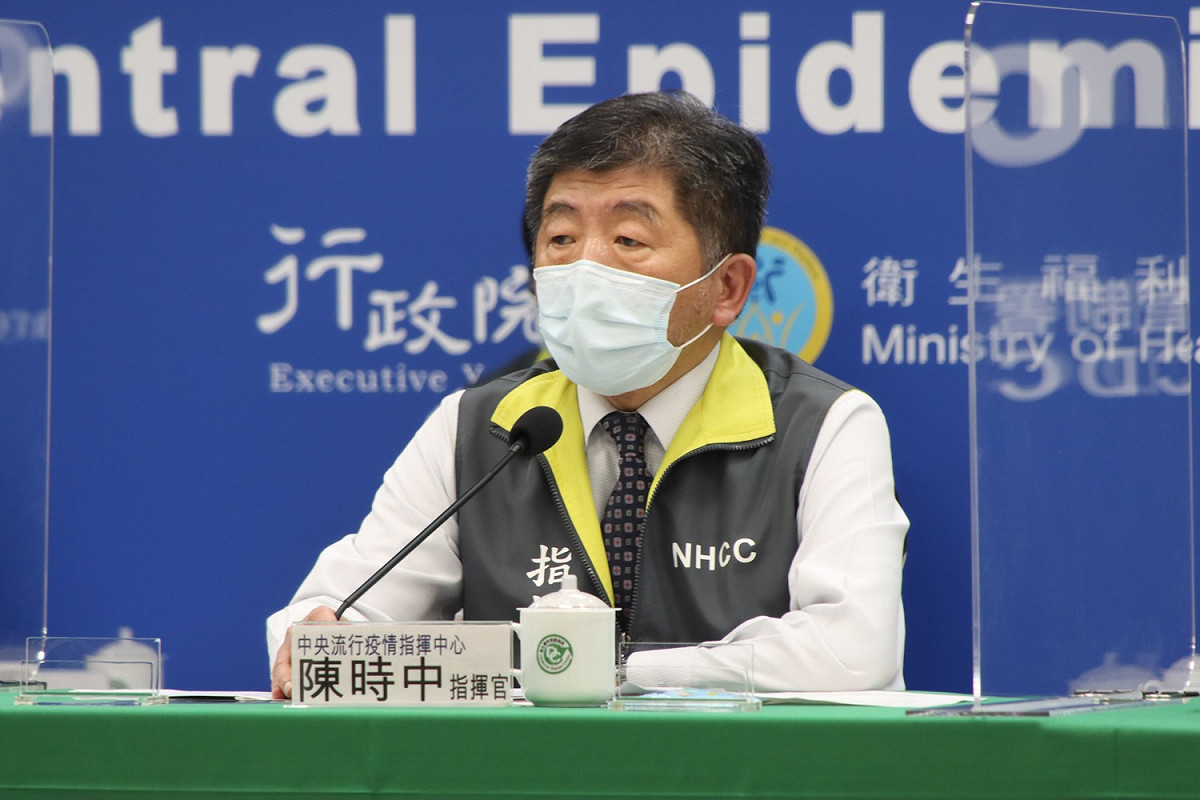中央流行疫情指揮中心指揮官陳時中公布，今（22日）確診人數新增321例、校正400例。 圖：中央流行疫情指揮中心／提供