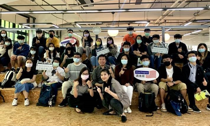AIT留學美國顧問將暫時改以視訊、談話、郵件和電話等方式提供遠距諮詢的服務。 圖：翻攝自AIT臉書