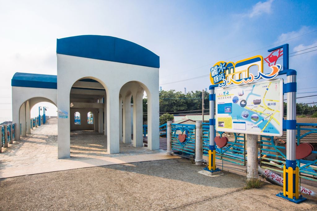 麗水漁港採用藍白配色的希臘地中海風格造景。 圖：台中觀旅局／提供