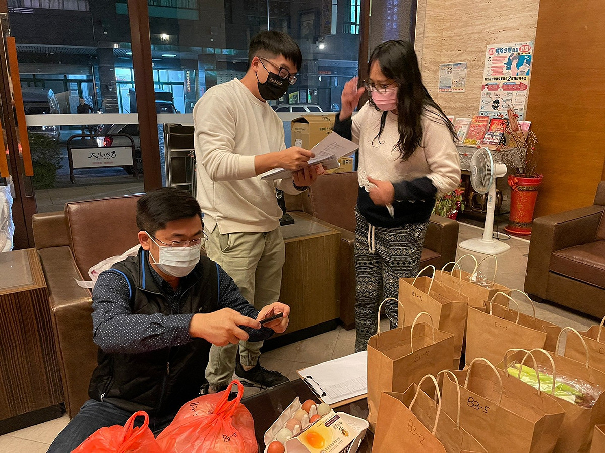 防疫期間避免群聚，豐生活團購防疫用品送到家。 豐邑機構/提供