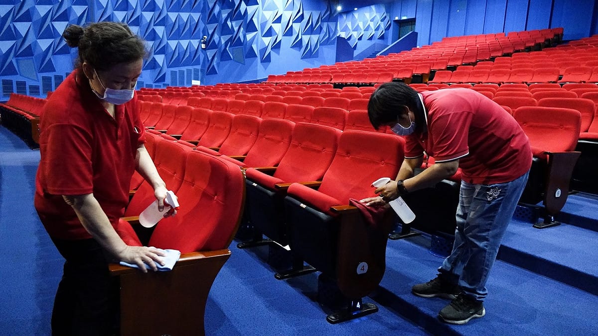 屯區藝文中心加強演藝廳清潔消毒。 圖：台中文化局／提供