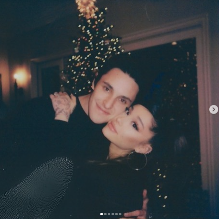 美國流行樂小天后亞莉安娜（Ariana Grande）和男友道爾頓戈梅茲（Dalton Gomez）低調完婚。 圖：翻攝自Ariana Grande IG