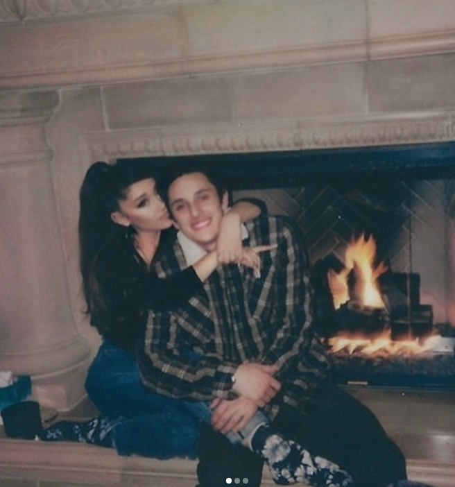 小倆口愛的甜蜜，如今結婚也讓全球粉絲送上祝福。 圖：翻攝自Ariana Grande IG