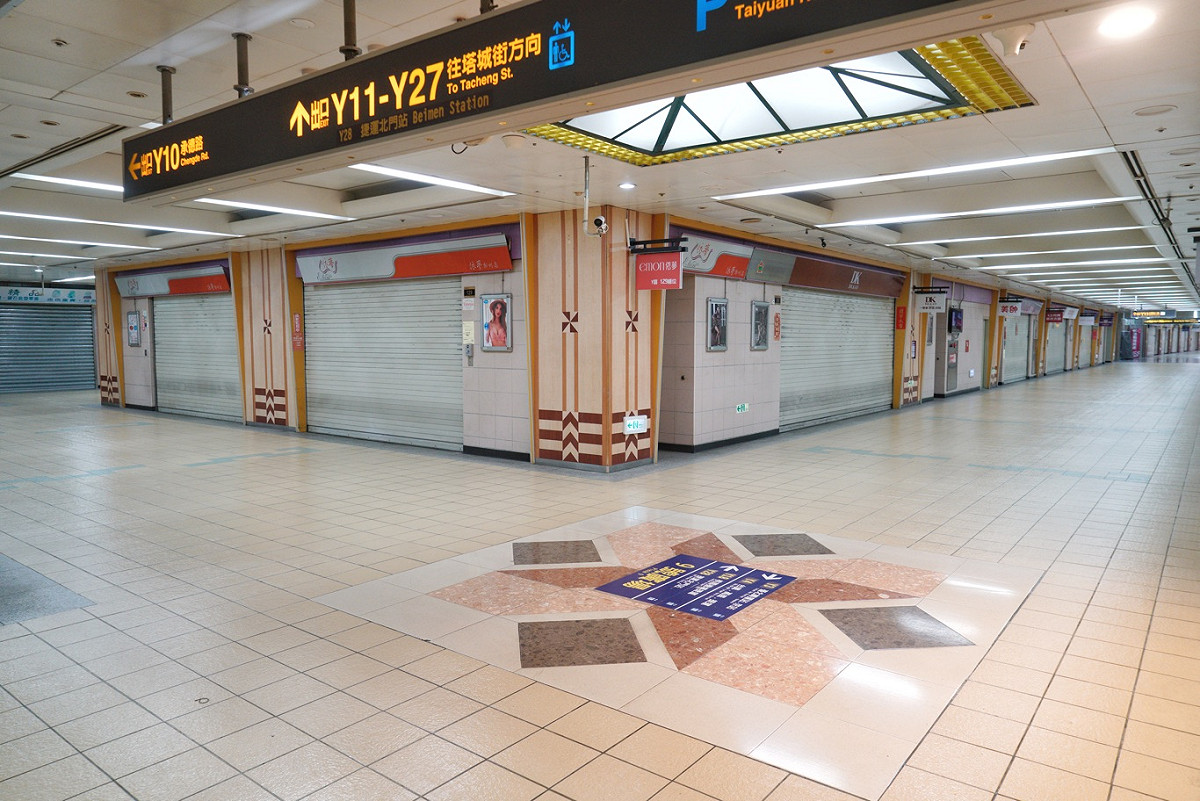 台北地下街上演空城計。 圖：張良一/攝