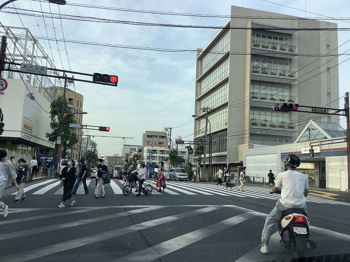 日本緊急事態一個月損失10兆日圓，至今已經搞了三次，每次超過一個月，東京這次已經是半年了，每天死一百多人，誰還在乎停辦東京謠傳要賠1200億日圓。 圖：劉黎兒／攝