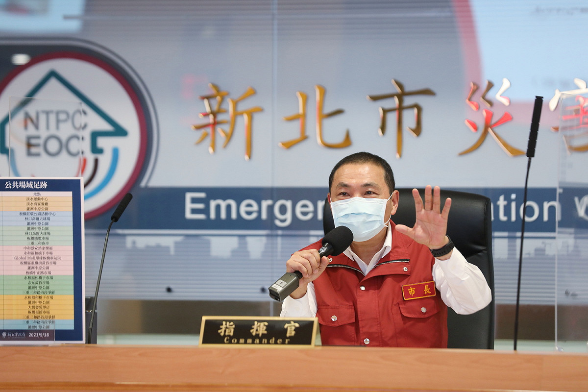 侯友宜強調現階段外出全程戴口罩是最基本的防疫作為，若有人違法不戴口罩，該送辦就送辦、該重罰就重罰。 圖：新北市政府／提供