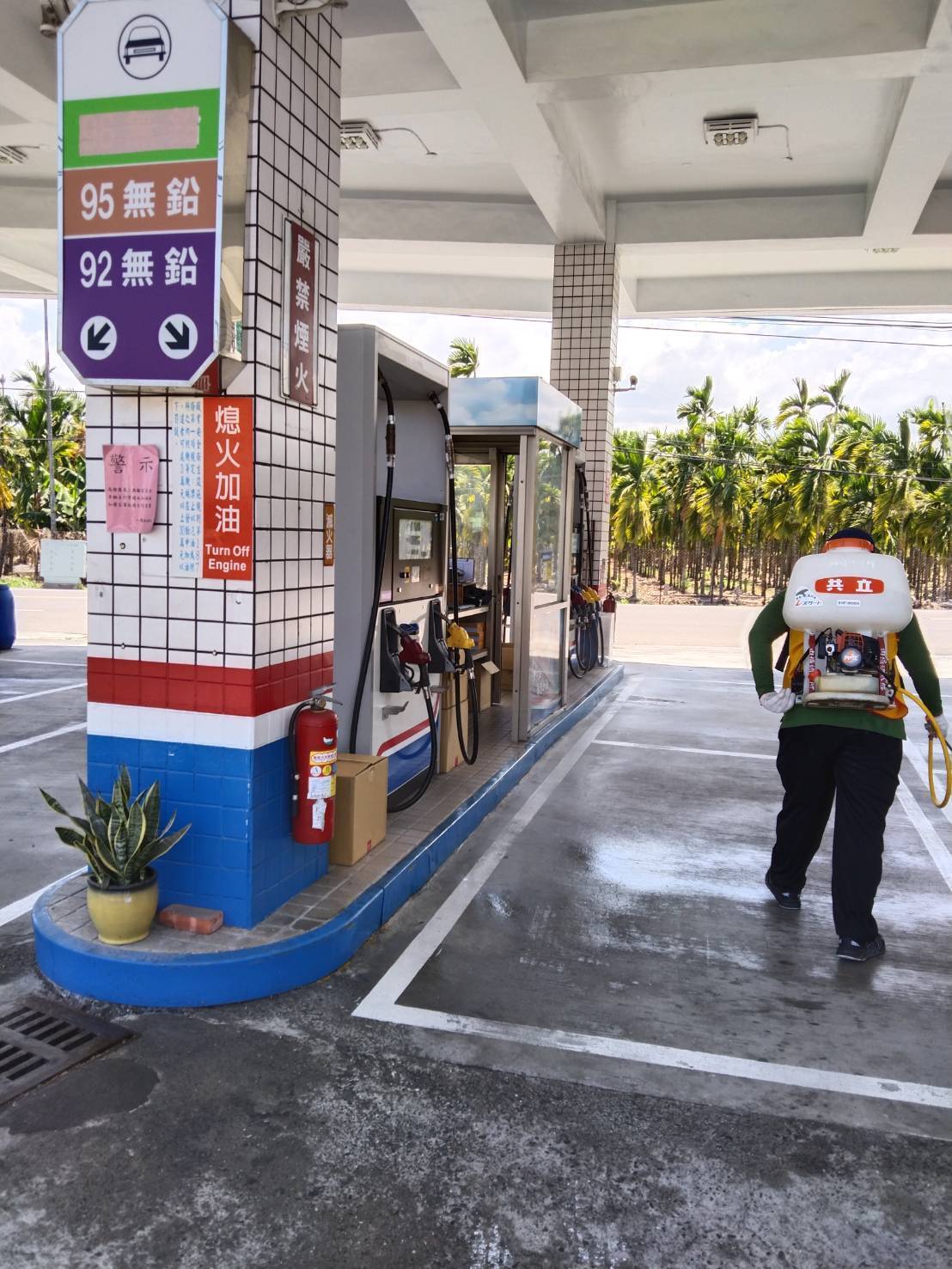 屏東縣政府今（18日）公布案2122確診者足跡，包括屏東火車站、客運站、全聯內埔永光店、菜市場、納骨塔、診所。 圖：屏東縣政府／提供