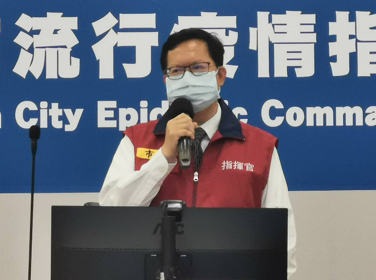 鄭文燦宣布，桃園市將設置30個篩檢站，今明兩天會先完成3站，加上11家責任醫院也有設站，有症狀或有雙北旅遊史的民眾可打1922由衛生局安排篩檢。 圖：桃園市政府／提供