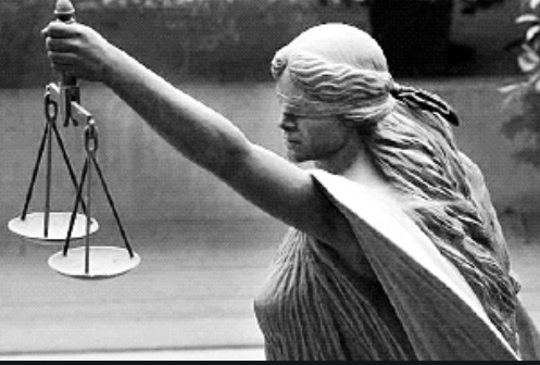 蒙眼的正義女神。 圖 : 翻攝自人民法院報