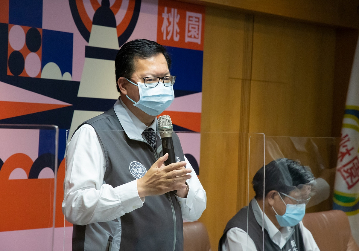前立委孫大千今(26)日直指桃園市長鄭文燦早民進黨立委范雲一步，向中央爭取調整機師隔離方案。 圖：桃園市政府/提供（資料照）