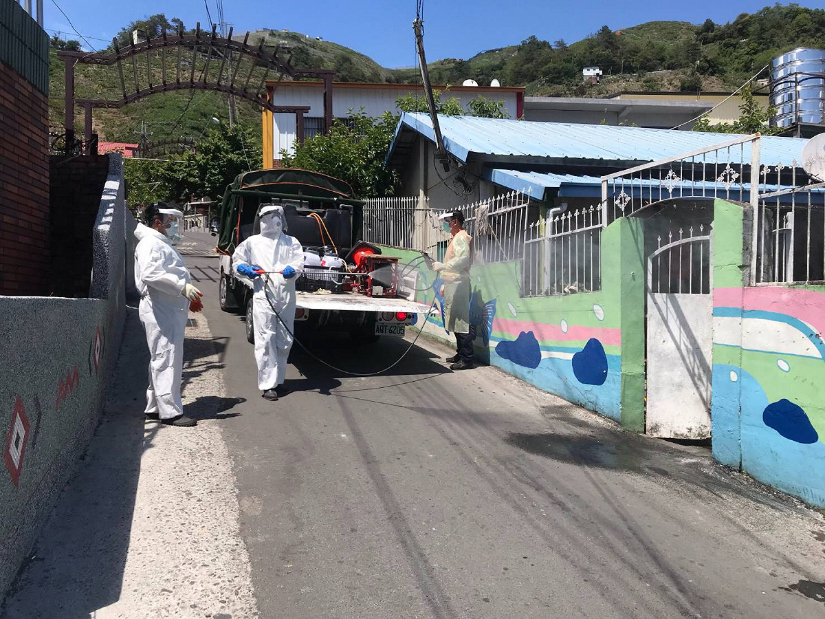 環保局全面消毒環山部落周遭。 台中市政府/提供