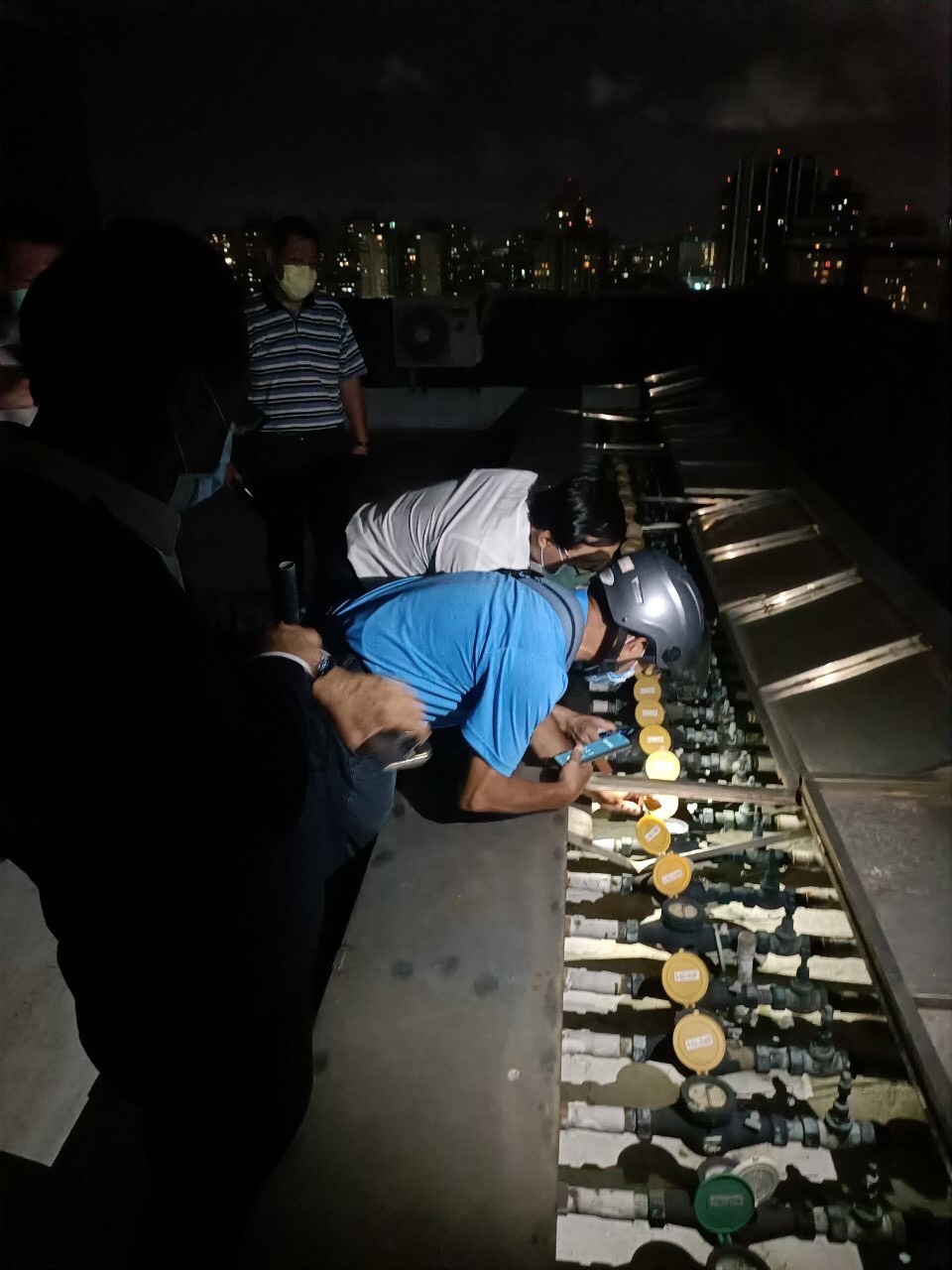 高雄警方逮獲防疫期間卡拉OK店違規營業，市府即斷水斷電。 圖：翻攝陳其邁 Chen Chi-Mai臉書