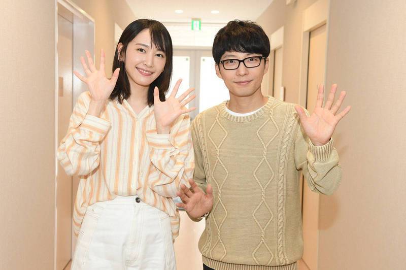 新垣結衣（左）和星野源（右）的婚訊震驚海內外。 圖：翻攝自推特WAKUWAKU JAPAN