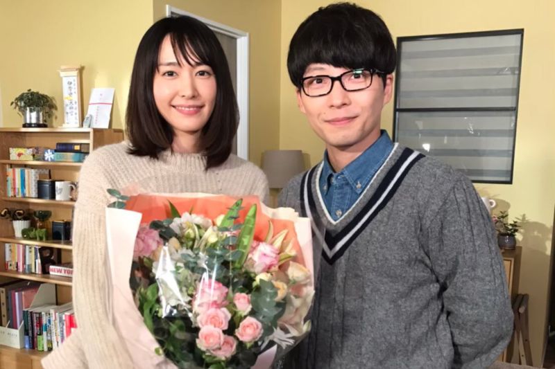 「國民老婆」新垣結衣19日宣布已與星野源結為夫妻。 圖：取自月薪嬌妻官方推特
