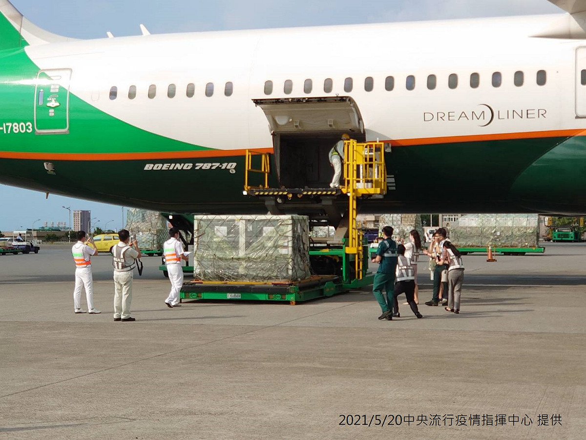 國內第3批AZ疫苗昨（19）日已運抵台灣。 圖：中央流行疫情指揮中心/提供